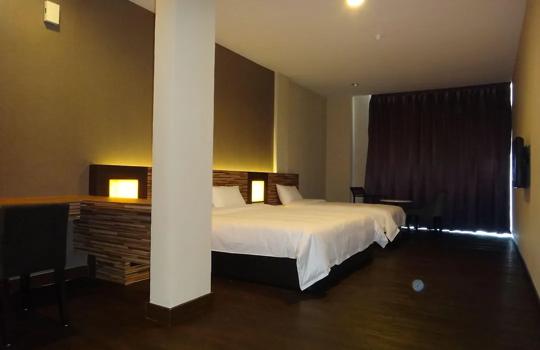 Waterfront Boutique Hotel-1