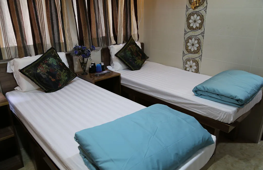 Russian Hostel-1