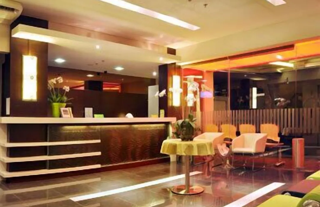 Bamboo Inn Hotel & Cafe-1