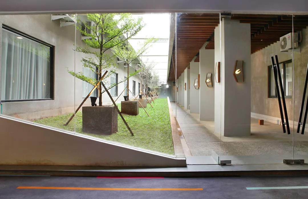 Cabin Hotel-1