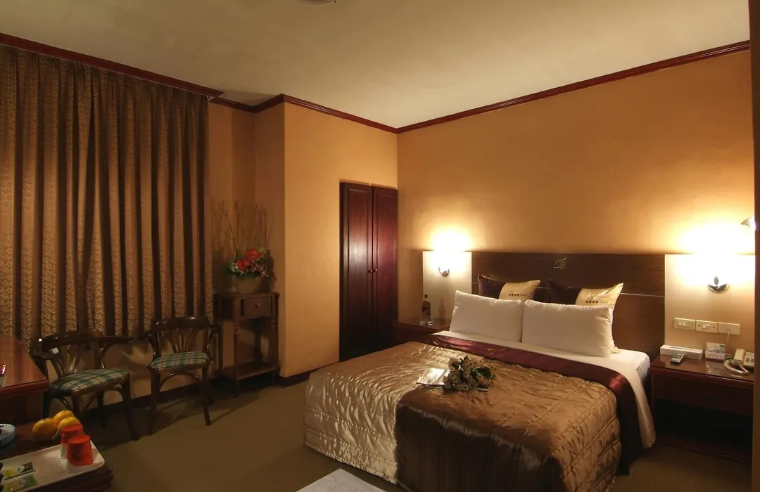 Golden Swallow Hotel-1