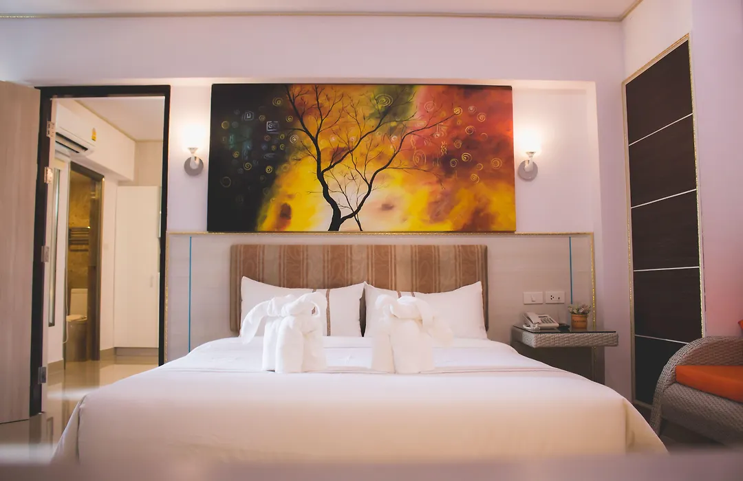 Maverick Ratchada Hotel-1