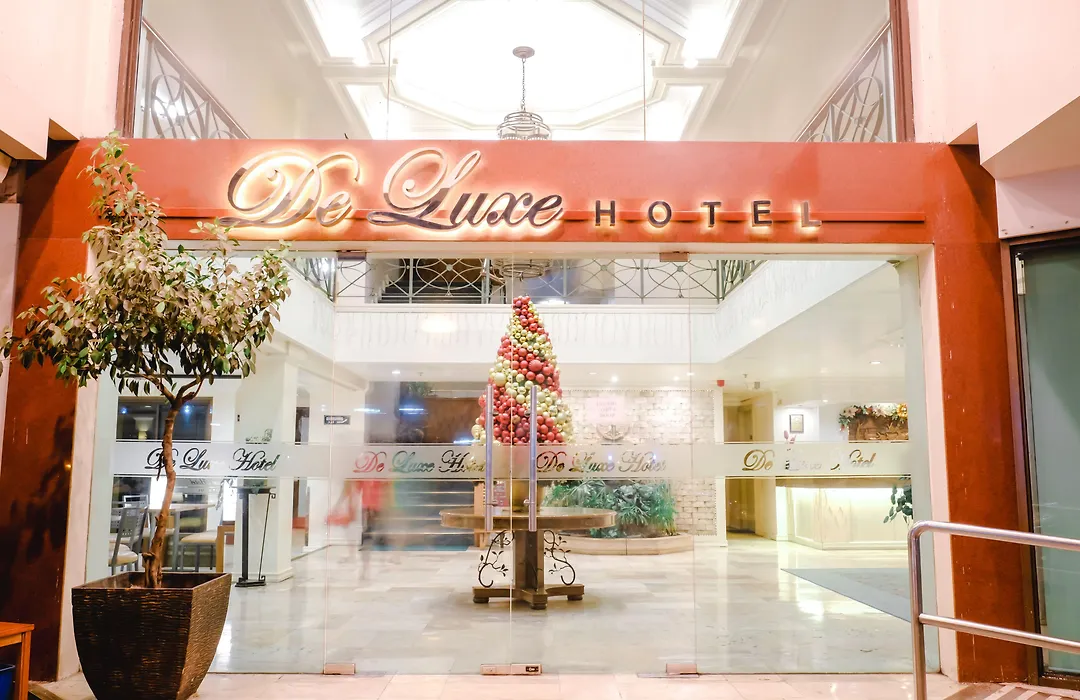 De Luxe Hotel-1