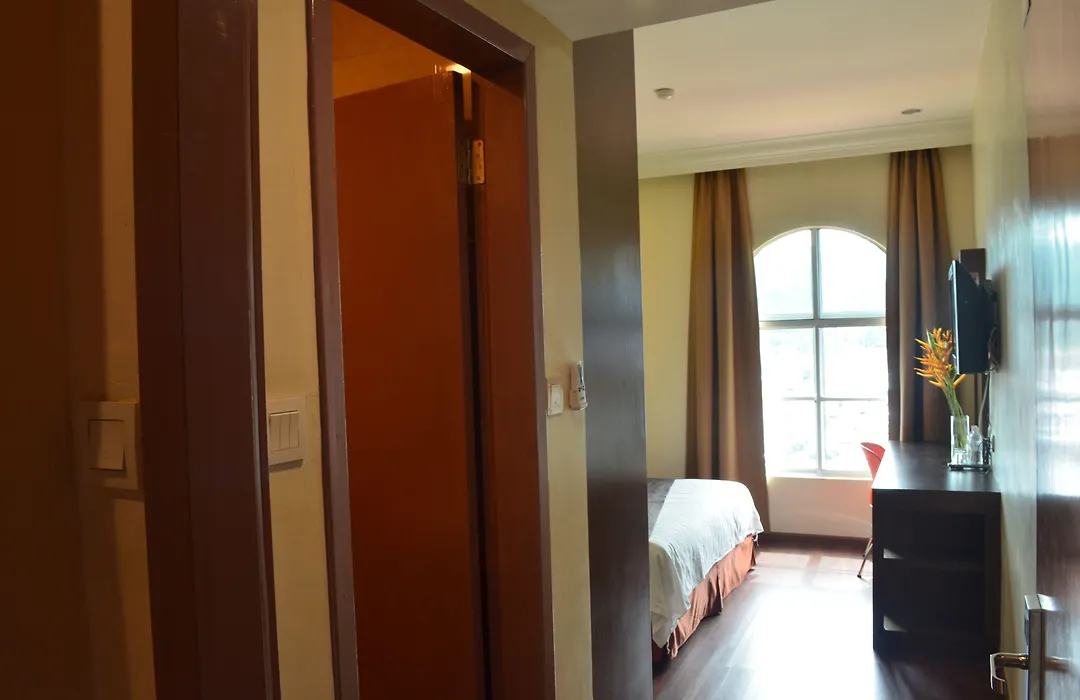 Lintas Plaza Hotel-1