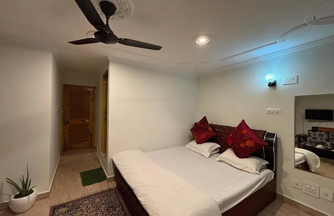 Hotel Crescent-1