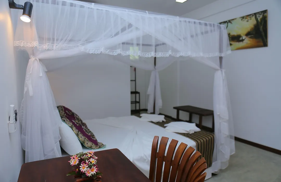 Sigiriya Rock Hide-1