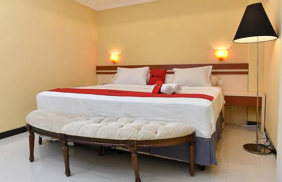 Reddoorz Plus Near Mall Bali Galeria 2-1