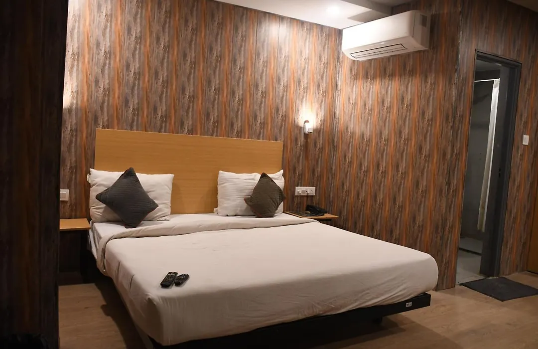 Swagstay Hotel Ownhouse 181 Nagpur-1