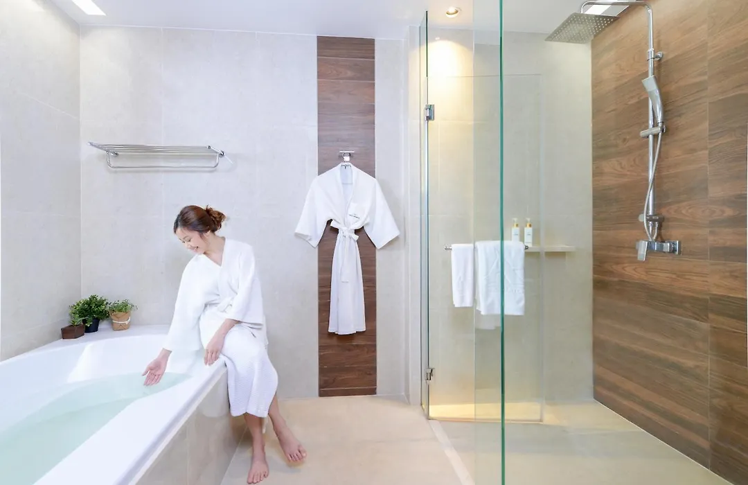 Amanta Hotel & Residence Ratchada-1