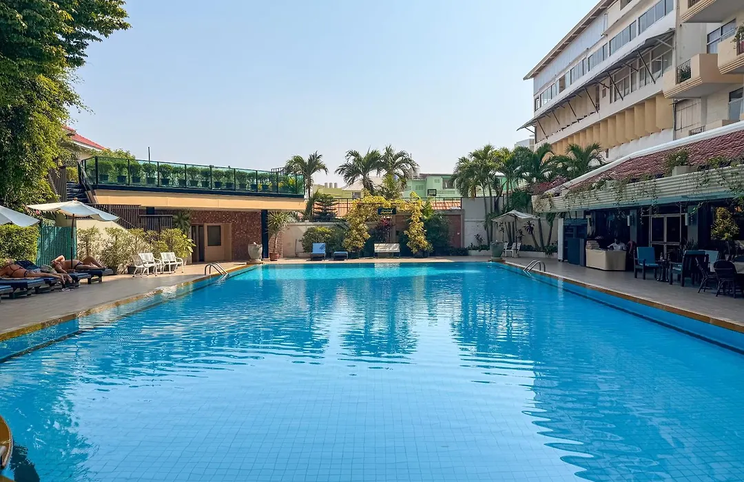 Golden Beach Hotel Pattaya-1