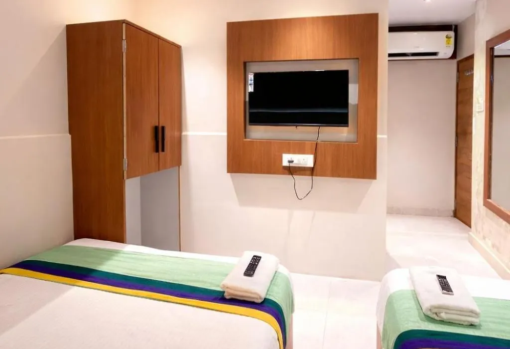 Ruby Hotel-1
