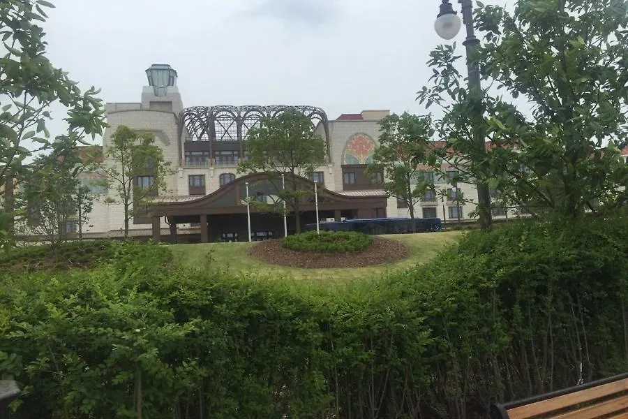 Disneyland Hotel-1