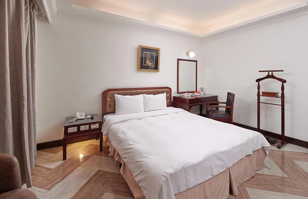 Peach Hotel-1
