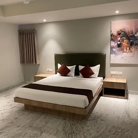 Hotel The Crest-2