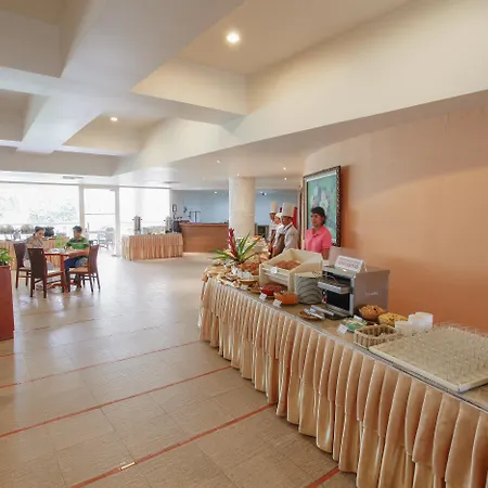 Hotel Tropicana Pattaya-3