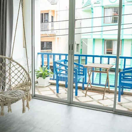 Meow Cat Cafe & Hotel-2