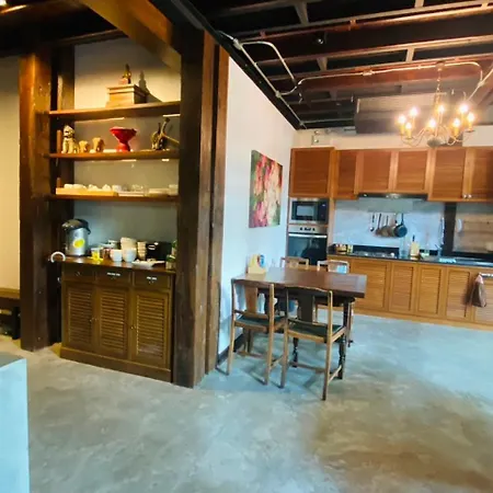 The Eight Ratvithi House-2