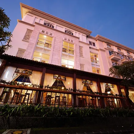 Alron Hotel Kuta-2