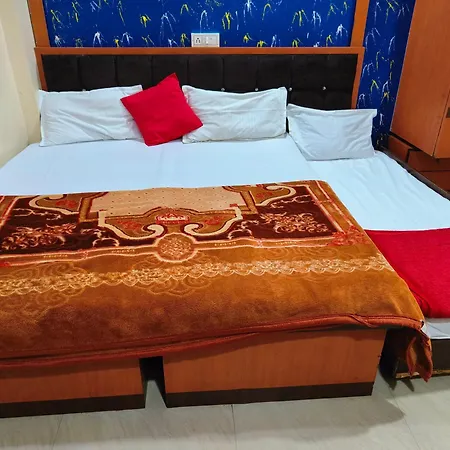 Hotel H M International-3