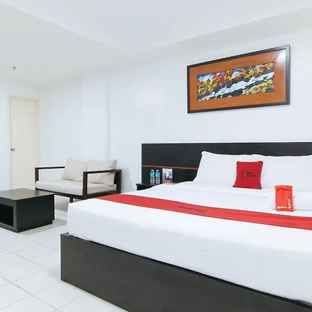 Reddoorz Plus At Evangelista Street Makati-3