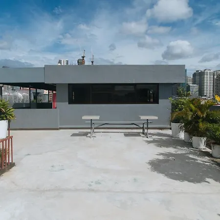 Reddoorz Plus At Evangelista Street Makati-2