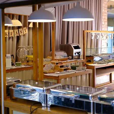 Feung Nakorn Balcony Rooms And Cafe-3