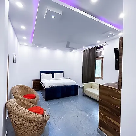 Hotel Js Garden - Near Noida Sec -132 Metro Station-3