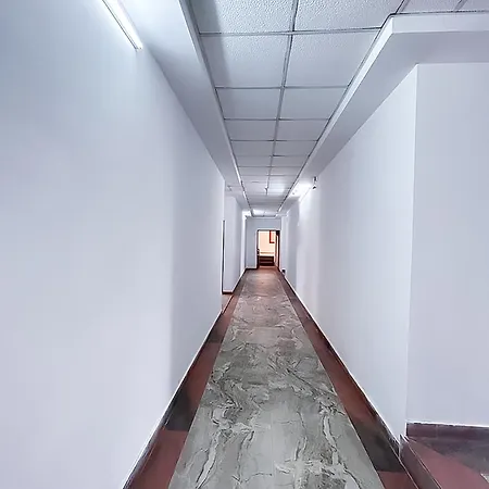 Hotel Js Garden - Near Noida Sec -132 Metro Station-2