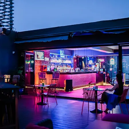 Luxe Suite At Bcct - Bgc'S Prime Studio - Gym, Infinity Pool With Breathtaking Skyline View-2