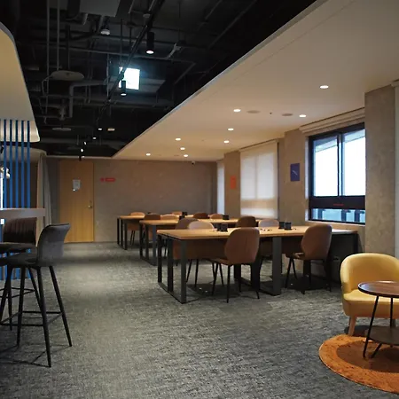 Roaders Plus Hotel - Taipei Station-2