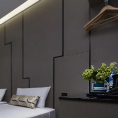 Hotel 81 Gold-3