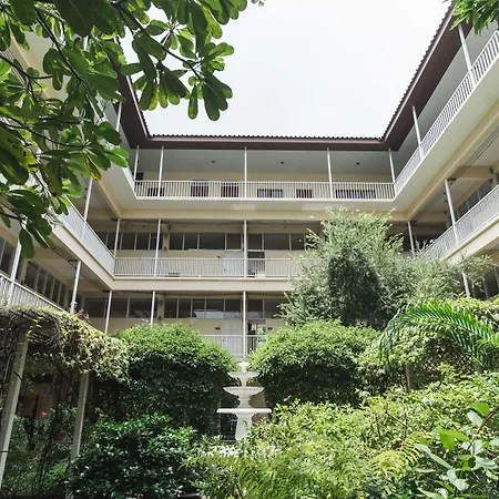 Feung Nakorn Balcony Rooms And Cafe-2