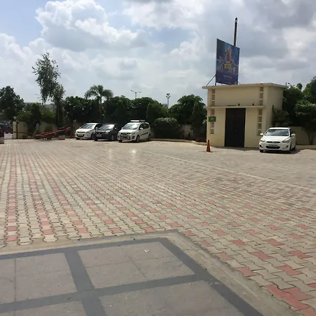 Vivanta Ahmedabad Sg Highway-3