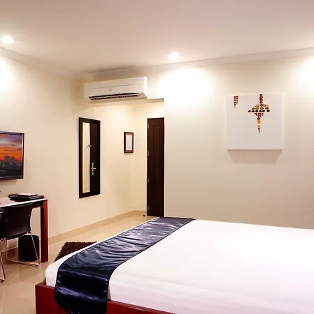 Queens Hotel Angeles City-3