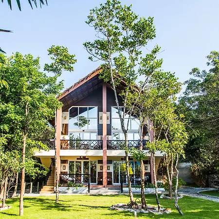 Edgewater Dive & Spa Resort-3