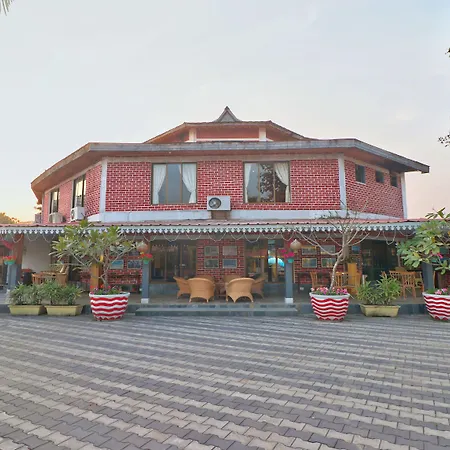Treebo Premium Blue Mountain Resort With Swimming Pool-2