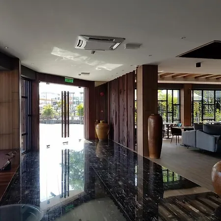 Roxy Hotel Padungan-2