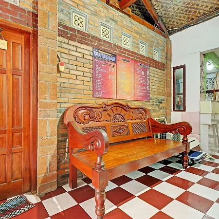 Spot On 91915 Homestay Superman-2