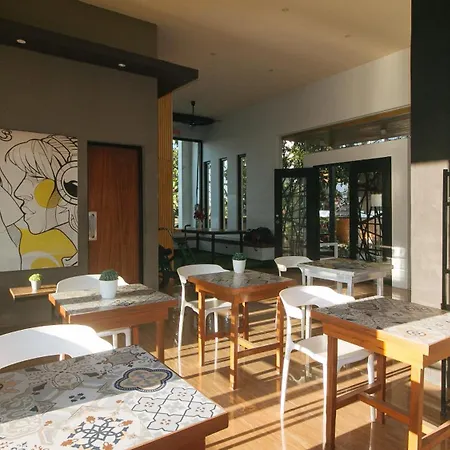 Reddoorz At Antons Loft Designer Resort Pansol Calamba Laguna-2