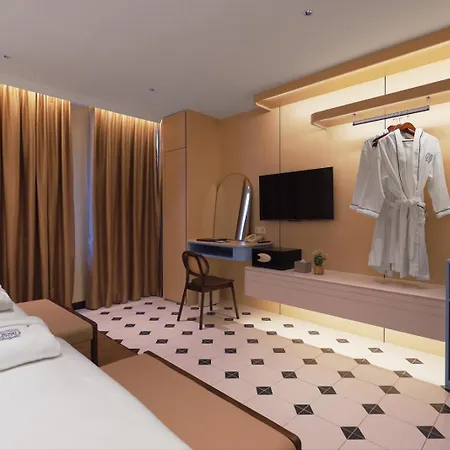 Hotel Sixty3-3