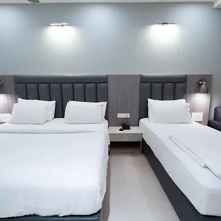 Hotel Lee Garden Near to Blue Flag Beach 500 Mtrs-3