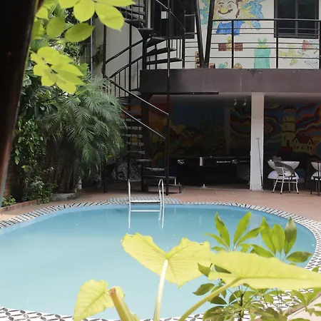 Chillin' House-2