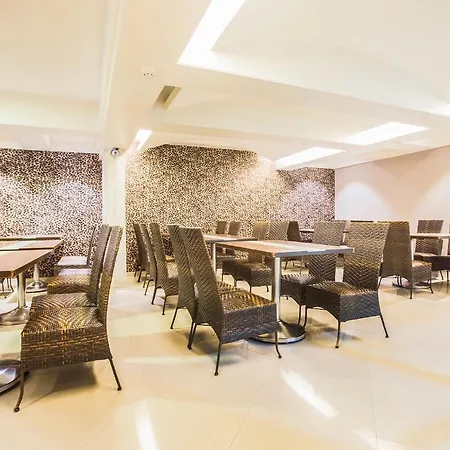 Fabhotel Savoy Suites Mumbai Airport-3