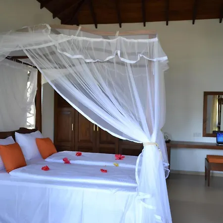 Lanka Beach Boutique Bungalows & Grand Villa-2