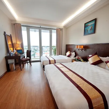 Gold Hotel-2