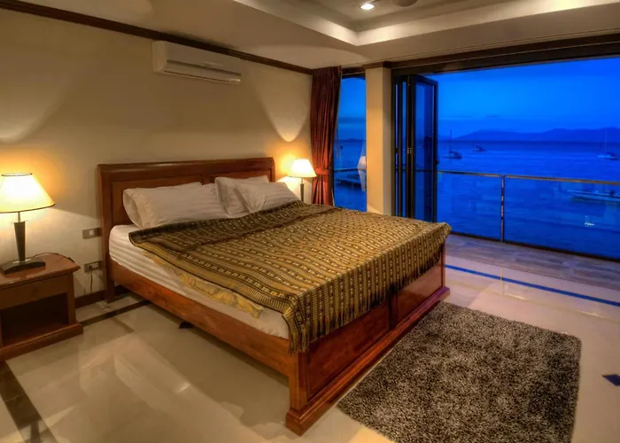 Emerald Beach-Front Serviced Apartments Fishermans Village