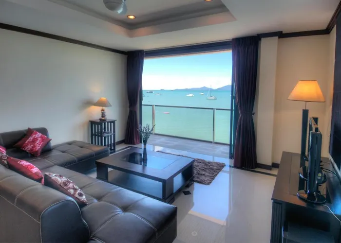 Emerald Beach-Front Serviced Apartments Fishermans Village
