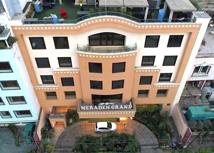 Hotel Meraden Grand