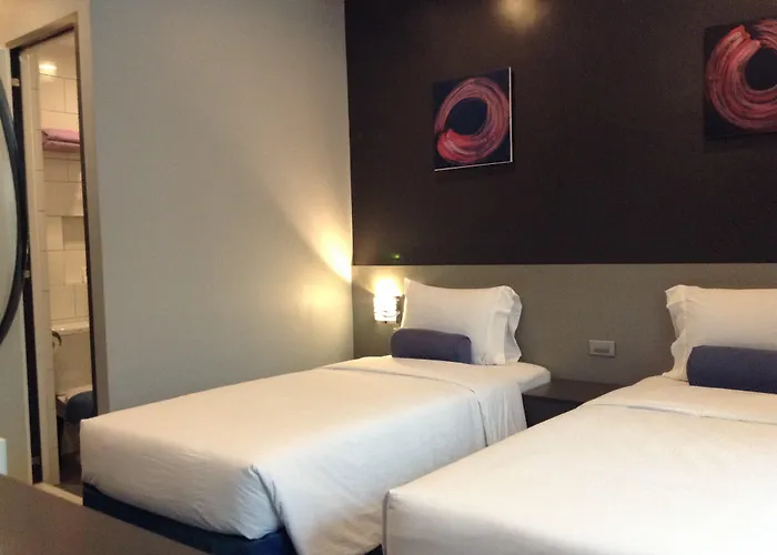 Li Nakpil Hotel Manila