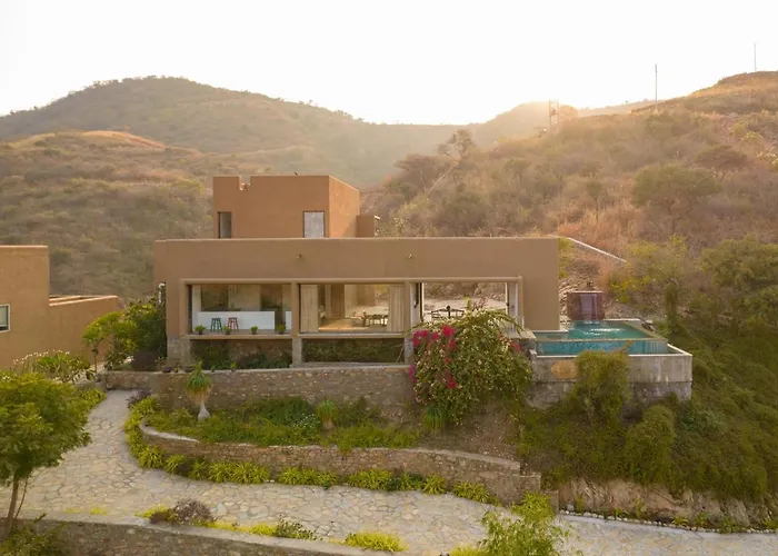 Stayvista'S Sage Scenery - Mountain-View Villa With Infinity Pool & Terrace